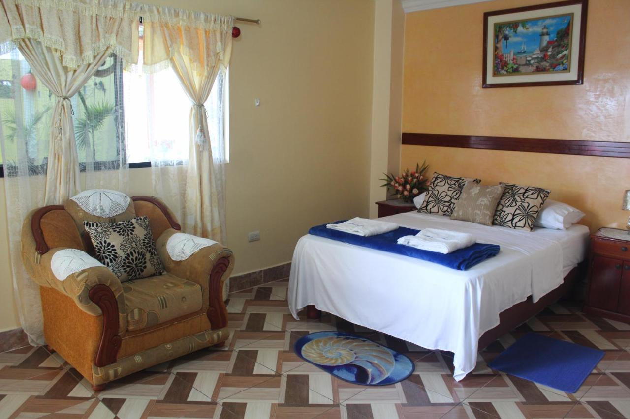 Hostal Romy Puerto Baquerizo Moreno Ngoại thất bức ảnh