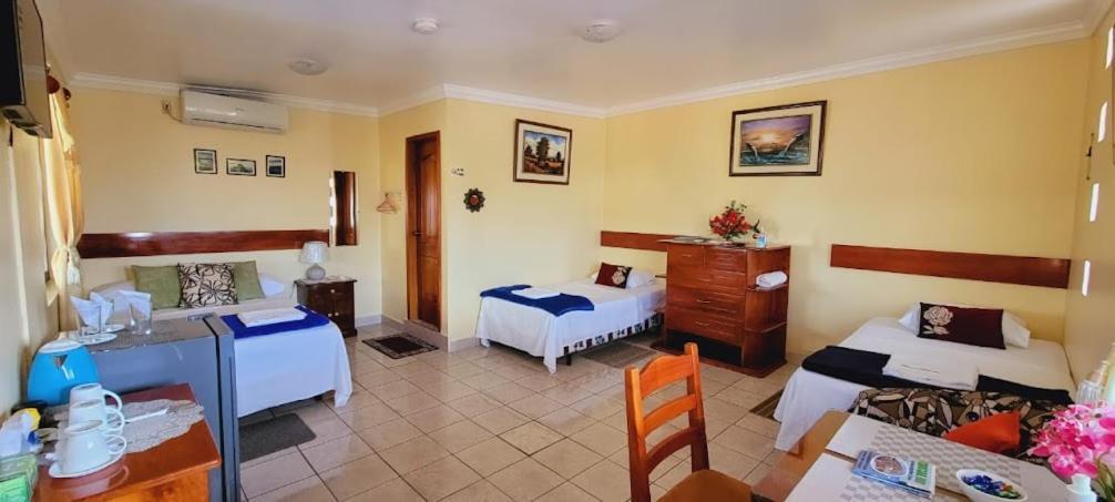 Hostal Romy Puerto Baquerizo Moreno Ngoại thất bức ảnh