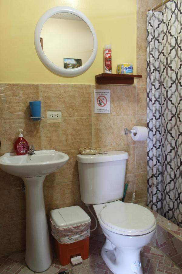 Hostal Romy Puerto Baquerizo Moreno Ngoại thất bức ảnh