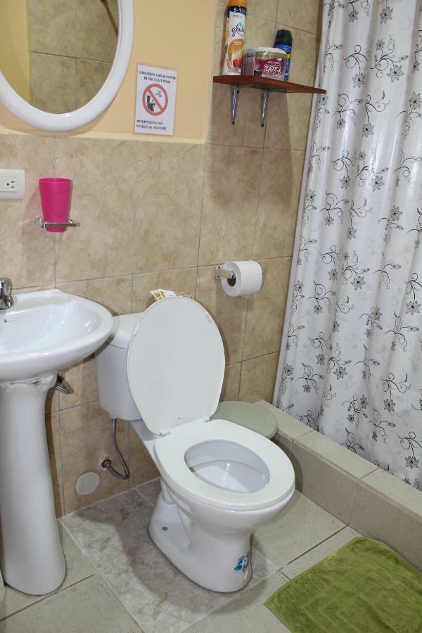 Hostal Romy Puerto Baquerizo Moreno Ngoại thất bức ảnh